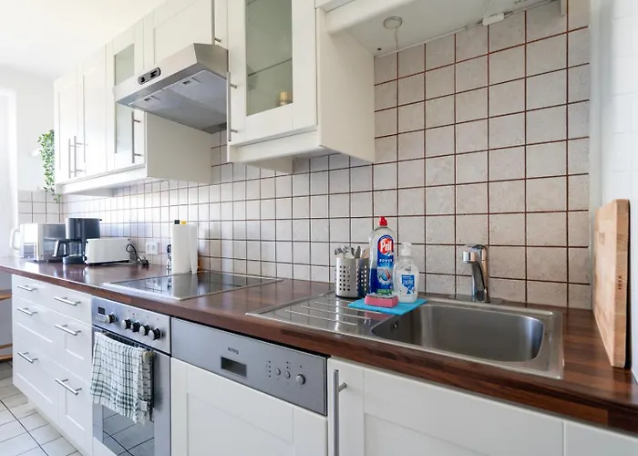 Two Bedrooms - 85 Squaremeters - 4 Min To U6 Dresdner Str *