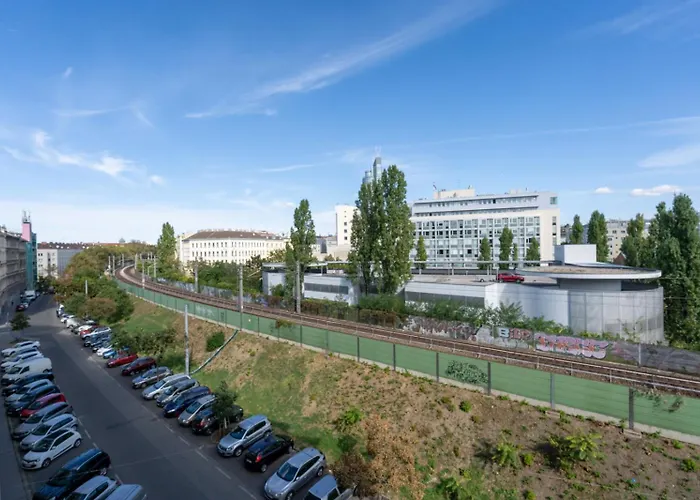 Two Bedrooms - 85 Squaremeters - 4 Min To U6 Dresdner Str Apartment *