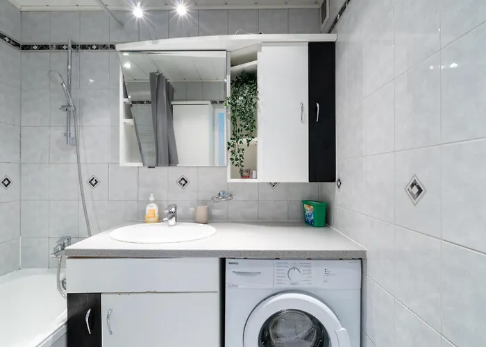 Apartment Two Bedrooms - 85 Squaremeters - 4 Min To U6 Dresdner Str