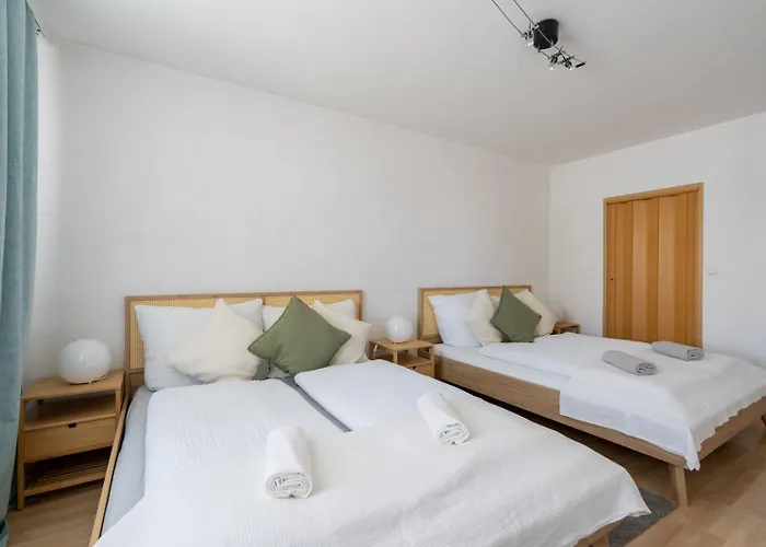 Apartment Two Bedrooms - 85 Squaremeters - 4 Min To U6 Dresdner Str