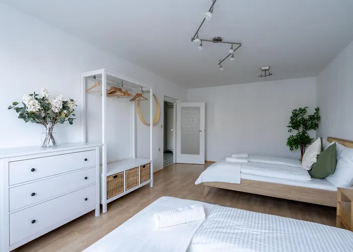 Two Bedrooms - 85 Squaremeters - 4 Min To U6 Dresdner Str *
