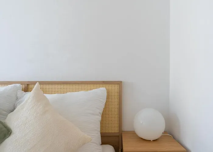 Two Bedrooms - 85 Squaremeters - 4 Min To U6 Dresdner Str Apartment *