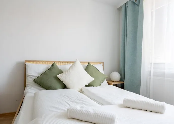 Two Bedrooms - 85 Squaremeters - 4 Min To U6 Dresdner Str Apartment *