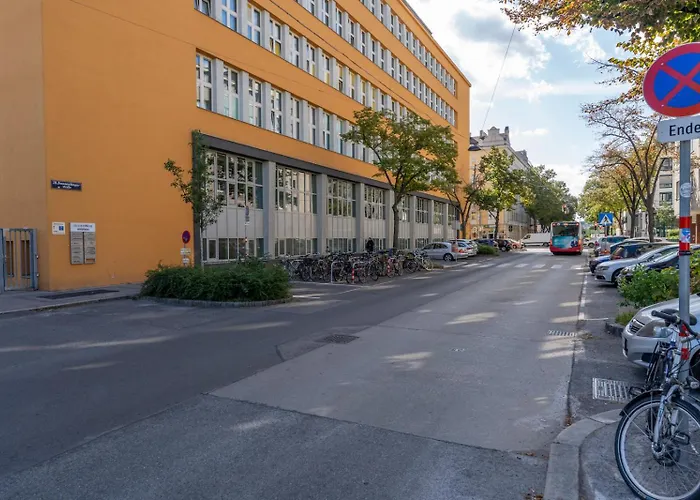 Two Bedrooms - 85 Squaremeters - 4 Min To U6 Dresdner Str Apartment *