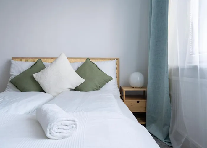 Two Bedrooms - 85 Squaremeters - 4 Min To U6 Dresdner Str Apartment *