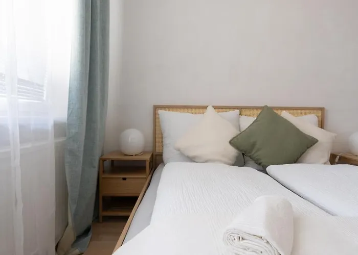 Two Bedrooms - 85 Squaremeters - 4 Min To U6 Dresdner Str Vienna
