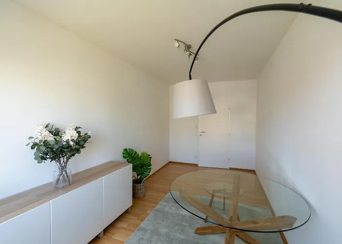 Two Bedrooms - 85 Squaremeters - 4 Min To U6 Dresdner Str *