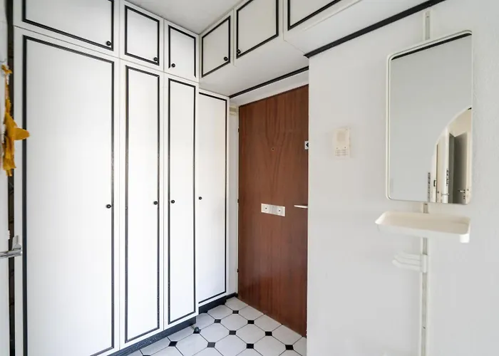 Two Bedrooms - 85 Squaremeters - 4 Min To U6 Dresdner Str Apartment *