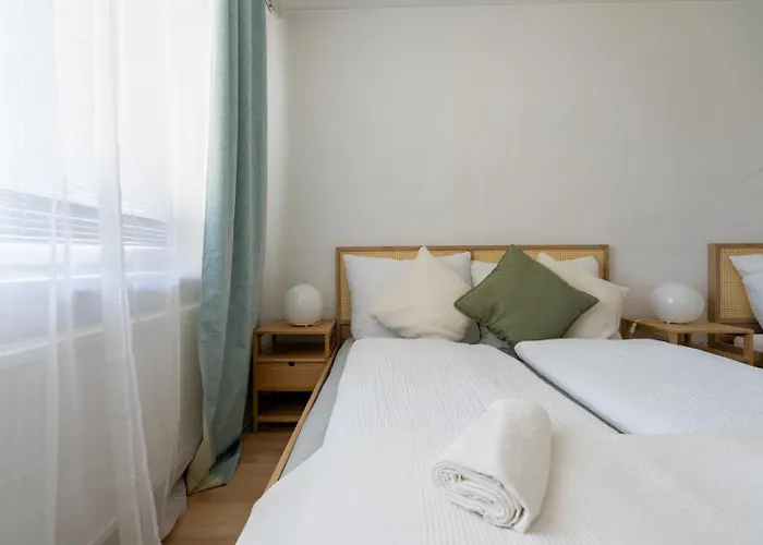 Two Bedrooms - 85 Squaremeters - 4 Min To U6 Dresdner Str Apartment