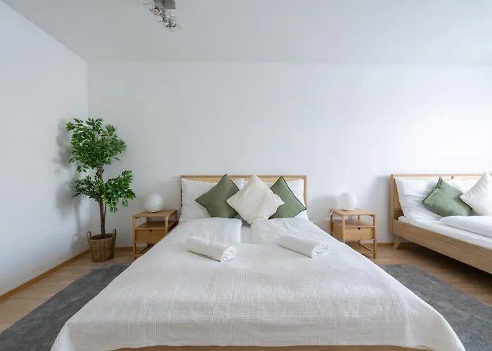 Two Bedrooms - 85 Squaremeters - 4 Min To U6 Dresdner Str Apartment *